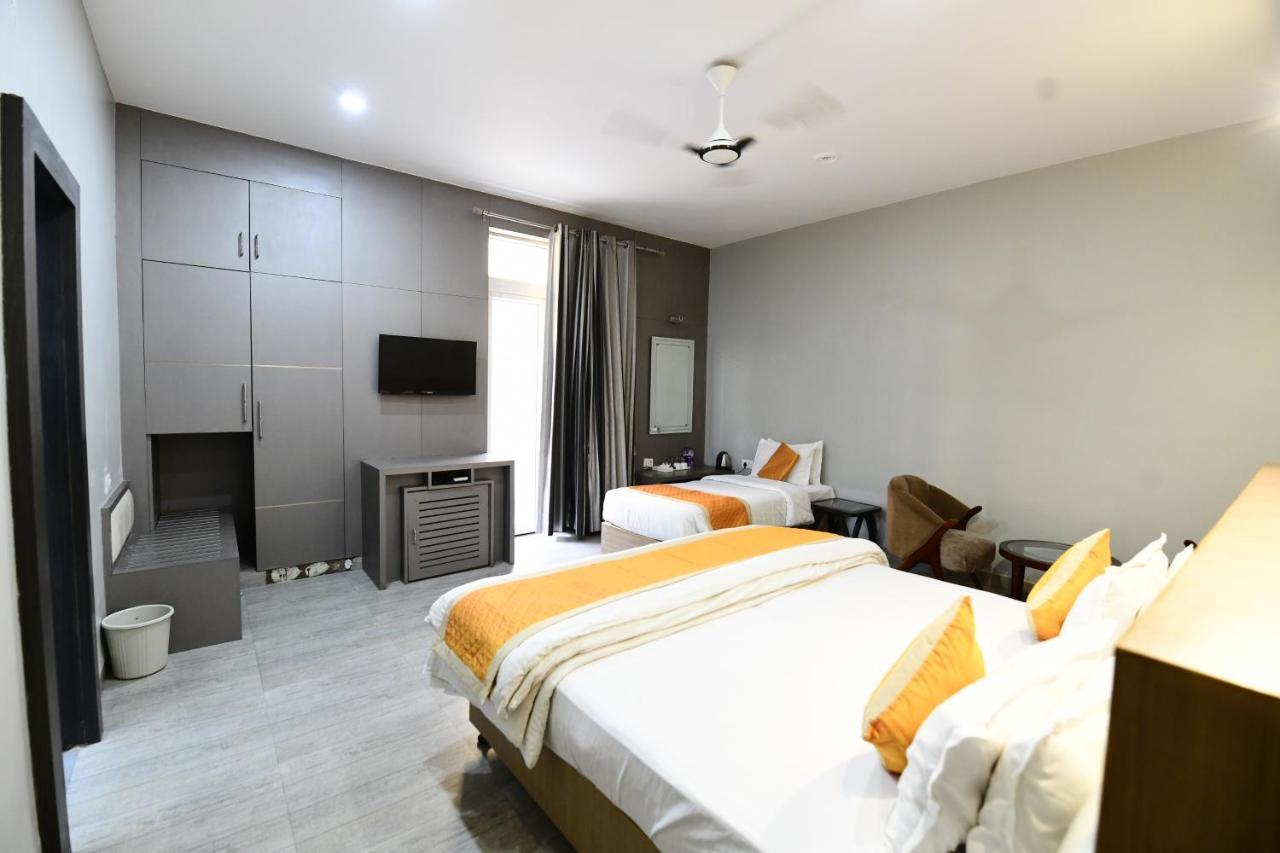 Hotel Jataka Inn Bodh Gaya Esterno foto