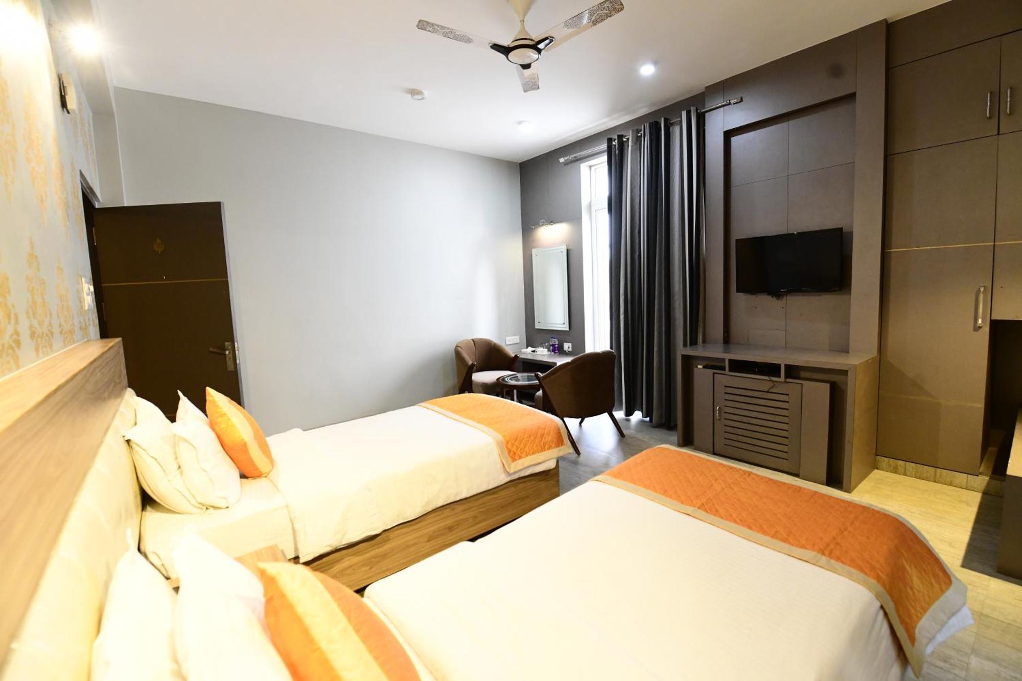 Hotel Jataka Inn Bodh Gaya Esterno foto